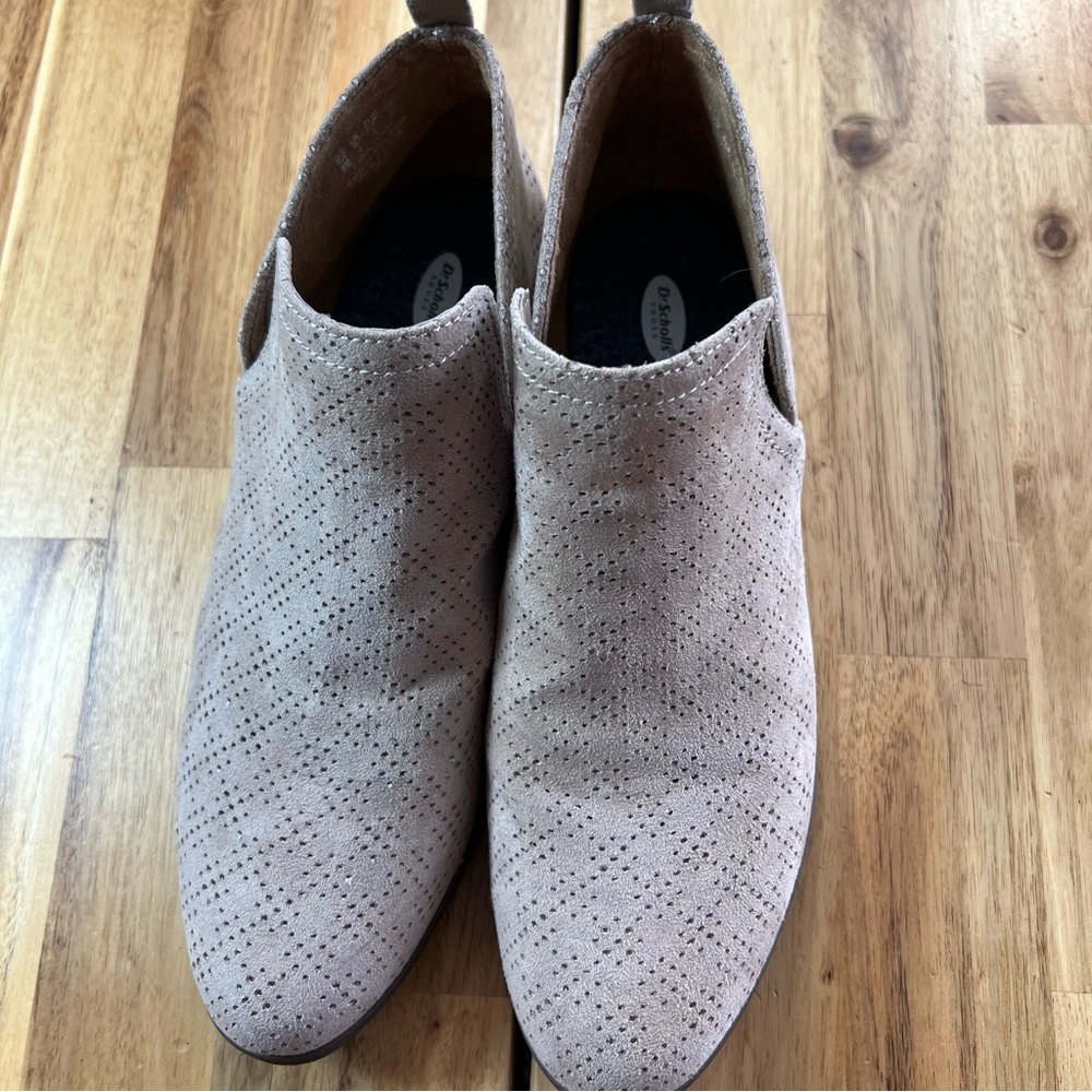 Dr. Scholl’s Taupe Perforated Ankle Booties Size 8 Slip-On Comfort Shoes - Picture 6 of 7